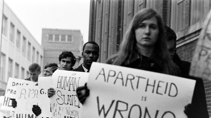 Apartheid struggle anti movement campaigners britain